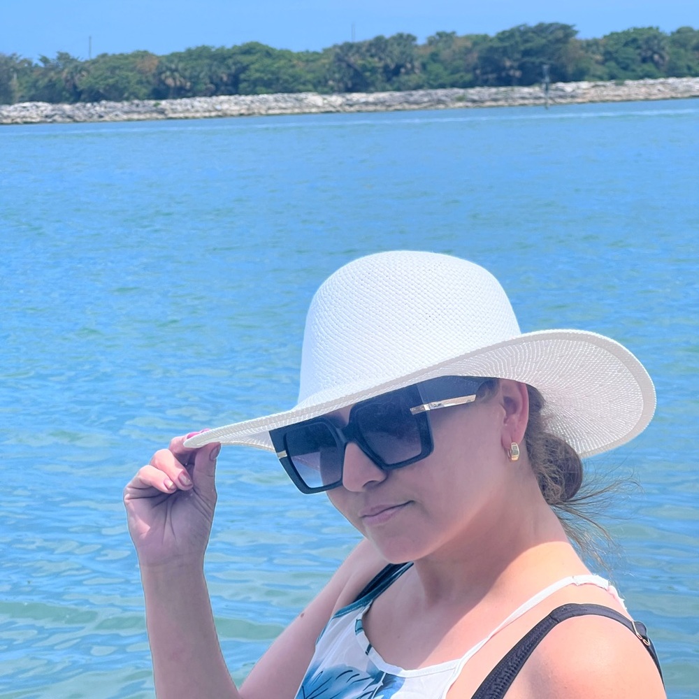 Women’s White Elegant Floppy Hat Sun / Beach Hat Time true